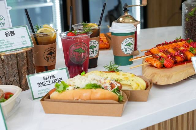 ‘Food Cafe 길가온’의 메뉴들이 놓여있다.강북구청 제공