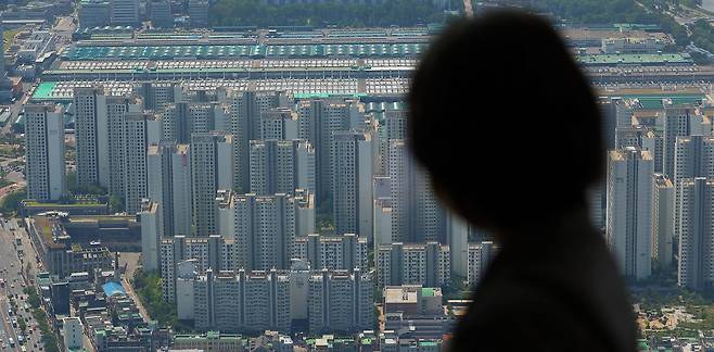 서울 송파구 롯데월드타워에서 바라본 아파트 단지 모습. [연합]