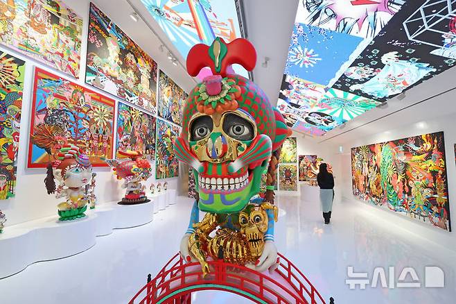 [서울=뉴시스] 박진희 기자 = 대림미술관은 아시아 팝아트의 선구자로 세계적인 명성을 얻고 있는 작가 케이이치 타나아미(Keiichi Tanaami)의 대규모 특별전 'Keiichi Tanaami: I’M THE ORIGIN'을 선보이고 있다.  2024.12.13. pak7130@newsis.com