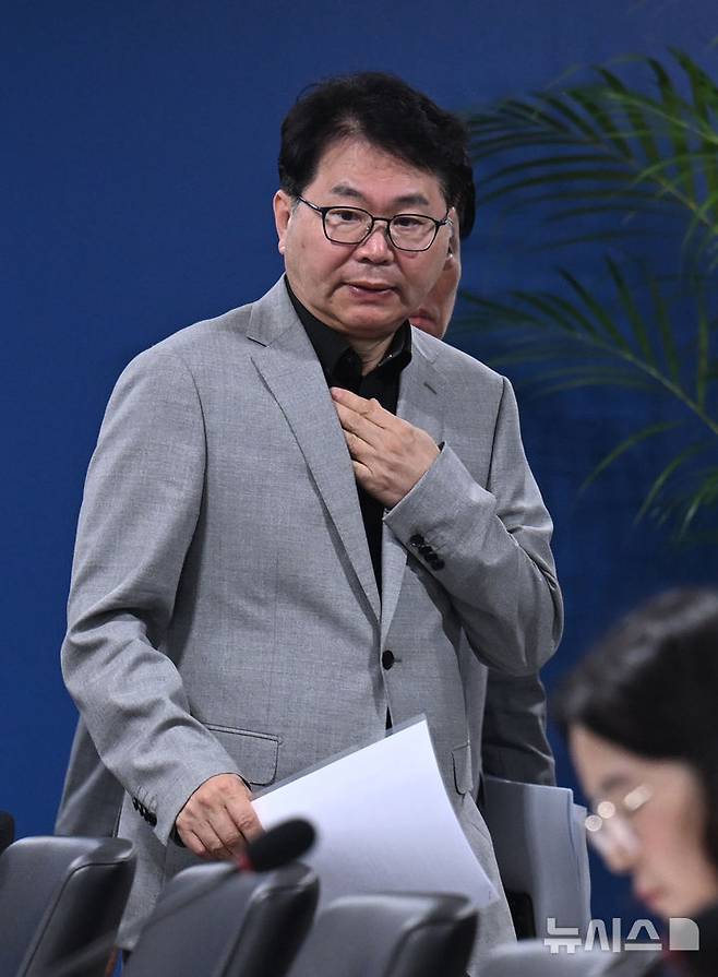 [서울=뉴시스] 김명원 기자 = 이한주 국정기획위원회 위원장이 20일 서울 종로구 국정기획위원회에서 열린 정치행정분과 검찰청 업무보고에 참석하고 있다. (공동취재) 2025.06.20. photo@newsis.com