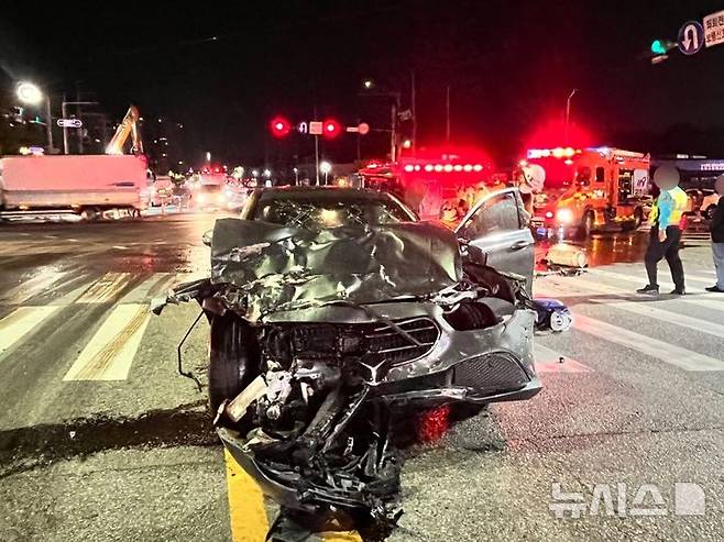 [인천=뉴시스] 사고 충격으로 앞부분이 파손된 차량. 해당 사진은 기사 내용과 관련이 없습니다 (사진=뉴시스DB) photo@newsis.com