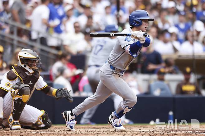 [샌디에이고=AP/뉴시스] LA 다저스의 김혜성이 지난 12일(한국 시간) 미국 캘리포니아주 샌디에이고 펫코 파크에서 열린 2025 메이저리그 샌디에이고 파드리스와 경기 5회초 1사 주자 없는 상황에서 타석에 임하고 있다. 2025.06.12.