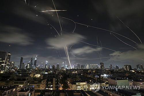 이란 미사일 요격하는 아이언돔 [AP 연합뉴스 자료사진.]