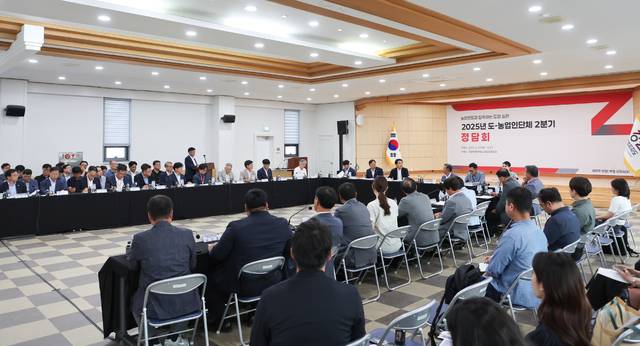 강원특별자치도(도지사 김진태)가 19일 춘천시 우두동 농업인단체회관에서 올해 두번째 ‘정담회’를 개최했다.