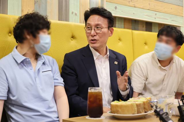 ▲김민석 국무총리 후보자가 19일 서울 영등포구 꿈더하기 사회적협동조합에서 열린 발달장애인 일자리 현장 간담회에서 발언하고 있다. ⓒ연합뉴스