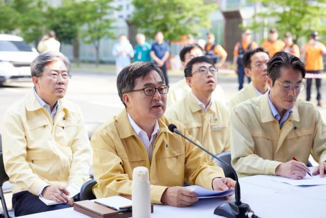 ▲김동연 지사는 이날 주말 장마를 대비해 지난 4월 붕괴사고가 있었던 광명 신안산선 공사현장을 찾았다. ⓒ경기도