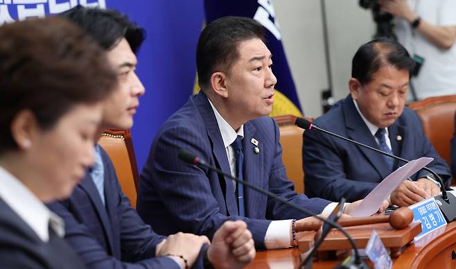 더불어민주당 김병기 당대표 직무대행 겸 원내대표가 20일 서울 여의도 국회에서 열린 최고위원회의에서&nbsp;발언을 하고 있다. 허정호 선임기자