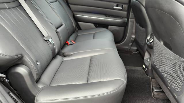 현대자동차 ‘디 올 뉴 넥쏘’의 2열 공간'. 이건율 기자