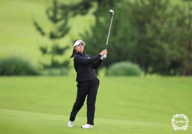 더헤븐 마스터즈 1라운드 10번 홀에서 아이언 샷하는 임희정. 사진 제공=KLPGA