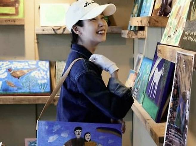 아이유, 제주 할망들에 ‘에르메스’ 선물