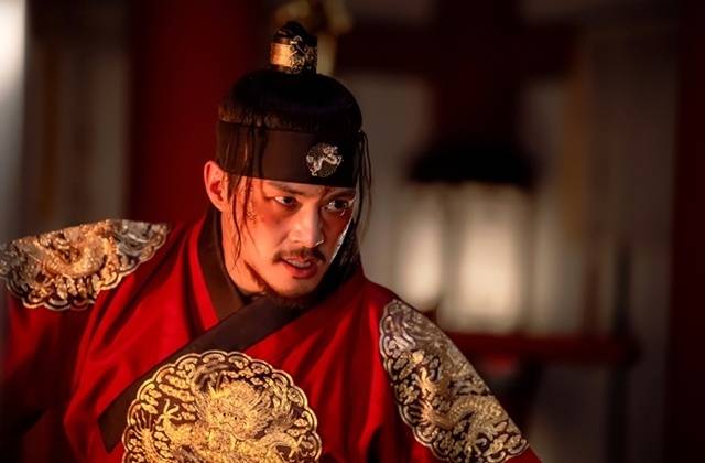 김지훈은 1인 2역을 준비하며 발성과 표정에 신경을 썼다고 했다. 사진lSBS