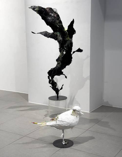오혜린 作 얽히고설킨_interwinded, 2024, 바다에서 수집한 낚싯줄·생분해성 PLA, 가변설치 /도든아트하우스