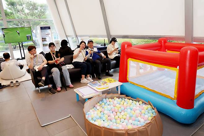 클럽하우스 내에 설치된 패밀리 라운지 젼경. 사진 | KPGA