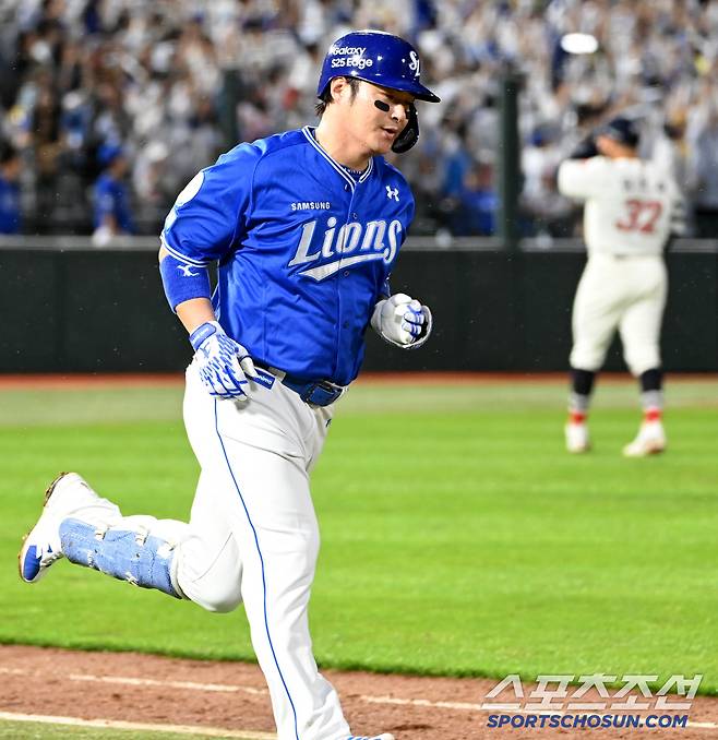 20일 부산 사직야구장에서 열린 삼성과 롯데의 경기, 7회초 삼성 박병호가 추격의 솔로홈런을 날린 후 베이스를 돌고 있다. 부산=허상욱 기자wook@sportschosun.com/2025.06.20/