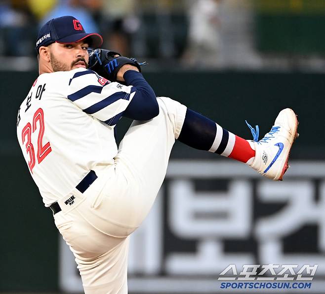 20일 부산 사직야구장에서 열린 삼성과 롯데의 경기, 롯데 선발투수 감보아가 역투하고 있다. 부산=허상욱 기자wook@sportschosun.com/2025.06.20/