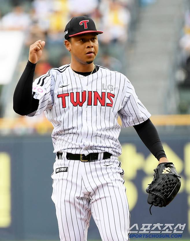 21일 잠실구장에서 열린 LG 트윈스와 두산 베어스의 경기. LG 에르난데스가 역투하고 있다. 잠실=박재만 기자 pjm@sportschosun.com/2025.06.21/