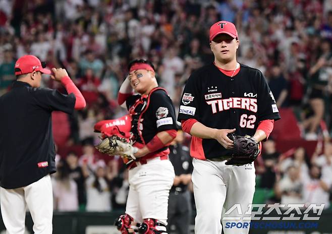 21일 인천 SSG랜더스필드에서 열린 SSG와 KIA의 경기. 9회말 2실점 블론세이브 후 강판 당하는 KIA 마무리 정해영. 인천=송정헌 기자songs@sportschosun.com/2025.06.21/