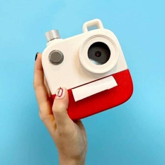 한 편의 시를 찍어주는 AI 카메라가 등장했다. (사진=Poetry Camera)