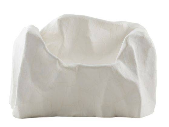 ‘2025 로에베재단 크래프트 프라이즈’ 파이널 30인에 선정된 이정인 작가의 한지로 만든 소파. [사진 로에베]