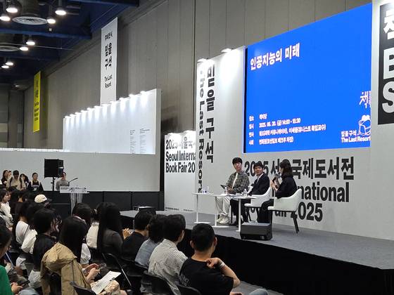 20일 오후 서울국제도서전에서 이세돌 9단(가운데)과 과학 크리에이터 궤도(왼쪽)의 대담이 열렸다. 최혜리 기자