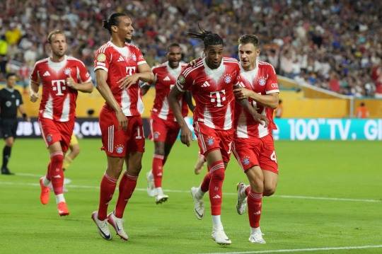 바이에른 마이클 올리세(오른쪽에서 두 번째)의 결승 골에 기뻐하는 뮌헨 선수들. 사진[AP=연합뉴스]
