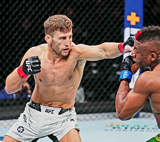 Contender Series 시즌7 출신 오반 엘리엇이 2024년 2월 미국 캘리포니아주 애너하임 혼다 센터에서 UFC 데뷔전을 치르고 있다. 사진=TKO