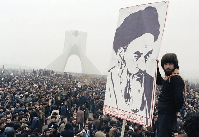 1978년~1979년 이슬람혁명 당시 팔라비 왕조를 반대하는 시위가 열리고 있다. [AP]