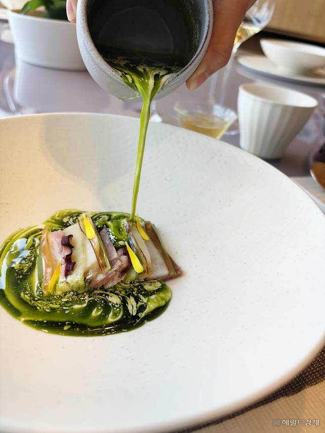 비채나 ‘편육냉채와 뵈르 블랑’. 육성연 기자