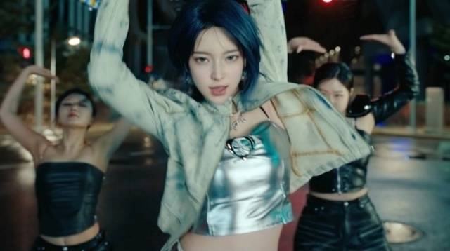 나이비스의 싱글 ‘던(Done)’. 나이비스가 현란한 춤을 추고 있다. [사진, SM엔터테인먼트]