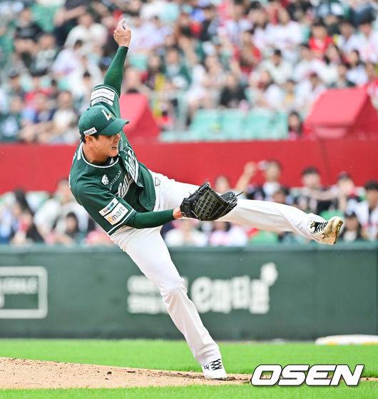 [OSEN=인천, 박준형 기자] 21일 오후 인천 SSG랜더스필드에서 ‘2025 신한 SOL BANK KBO리그’ SSG 랜더스와 KIA 타이거즈의 경기가 진행됐다.이날 SSG는 김광현을, KIA는 양현종을 선발투수로 내세웠다.4회초 SSG 선발투수 김광현이 역투하고 있다.   2025.06.21 / soul1014@osen.co.kr