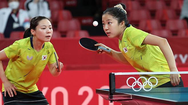 2020 도쿄 올림픽 때 여자복식 호흡을 맞췄던 신유빈(오른쪽)과 최효주.