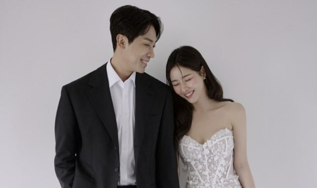 21일 결혼식을 올리는 배우 박하나(오른쪽), 전 농구감독 김태술 부부. 사진 박하나 SNS 캡처