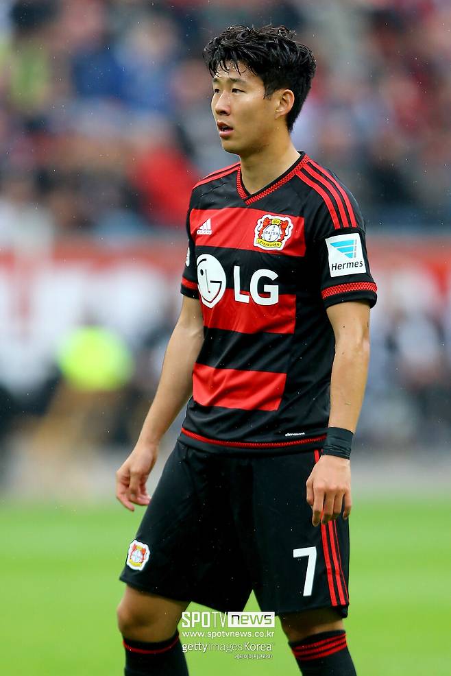 ▲ 프랭크 신임 감독의 성향과 계획을 아는 듯 손흥민이 거취를 진지하게 따지기 시작했다. 이런 가운데 토트넘은 내달 한국 투어를 진행한다. 손흥민 없는 서울 투어는 단연 알맹이 하나 없이 껍질만 있는 행사가 될 수 있다. 더구나 손흥민을 다른 팀으로 떠나보내고 방문하면 더욱 좋은 소리가 나올리 없다.