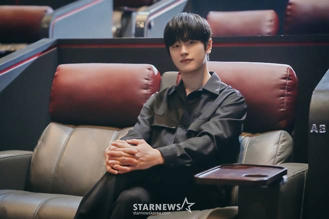 웨이브 오리지널 시리즈 '원(ONE) : 하이스쿨 히어로즈'의 배우 김도완이 11일 진행된 라운드 인터뷰를 위해 포즈를 취하고 있다. /사진제공=웨이브 2025.06.11 /사진=이동훈 photoguy@