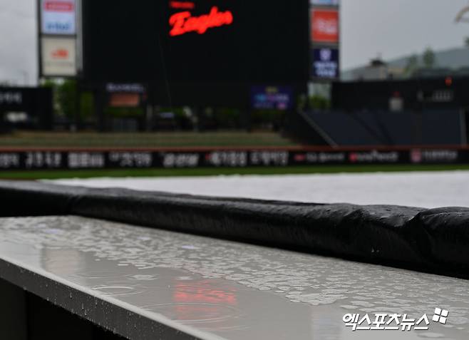 키움 히어로즈와 한화 이글스는 21일 대전 한화생명 볼파크에서 2025 신한 SOL Bank KBO리그 시즌 7차전 경기를 치를 예정이었다. 그러나 계속되는 장맛비에 두 팀은 이틀 연속 휴식을 취하게 됐다. 엑스포츠뉴스DB