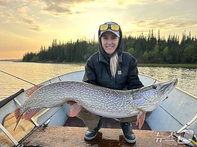 겨울에 즐기는 낚시(블래치포드 레이크 롯지 제공)