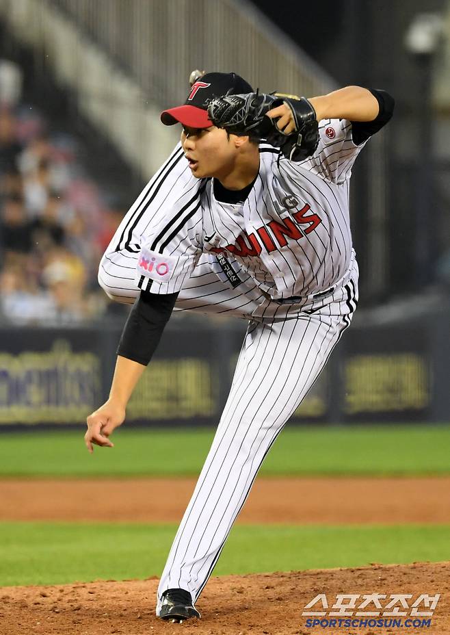 21일 잠실구장에서 열린 LG 트윈스와 두산 베어스의 경기. LG 김영우가 역투하고 있다. 잠실=박재만 기자 pjm@sportschosun.com/2025.06.21/