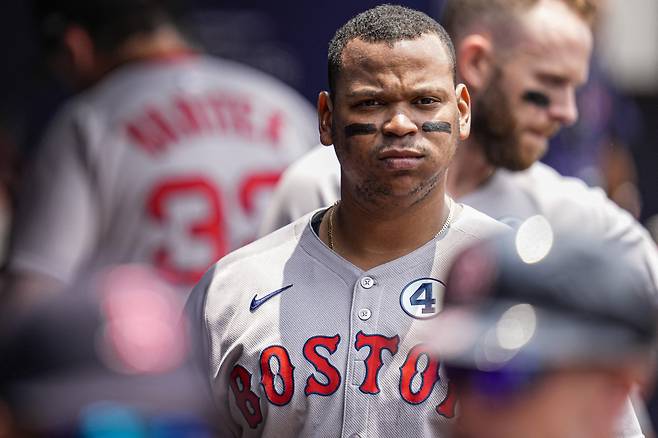 Jun 1, 2025; Cumberland, Georgia, USA; Boston Red Sox designated hitter Rafael Devers (11) shown in the dugout before the game against the Atlanta Braves at Truist Park. Mandatory Credit: Dale Zanine-Imagn Images







<저작권자(c) 연합뉴스, 무단 전재-재배포, AI 학습 및 활용 금지>