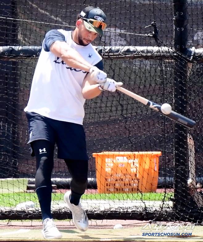 리베라토는 빠른 스윙스피드를 바탕으로 강한 타구를 생산하는 스프레이 히터