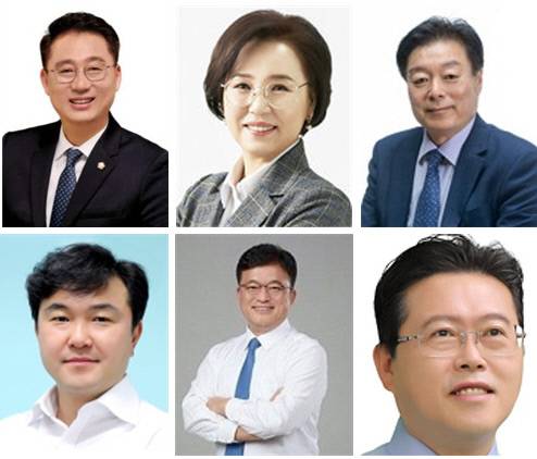 위부터 시계방향으로 김선태 충남도의원, 김연 전 충남도의원, 이규희 전 국회의원, 장기수 전 천안시의회 부의장, 한태선 전 민주당 정책실장, 황천순 전 천안시의회의장. 대전일보DB