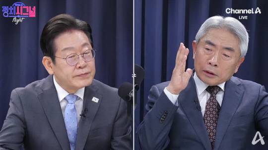 지난 3월12일 밤 채널A 유튜브로 방영된 '라디오쇼 정치시그널 나이트'에 이재명 더불어민주당 대표(현 대통령)와 정규재(오른쪽) 전 한국경제신문 주필이 출연해 대담을 하고 있다.<유튜브 '채널A News' 영상 갈무리>