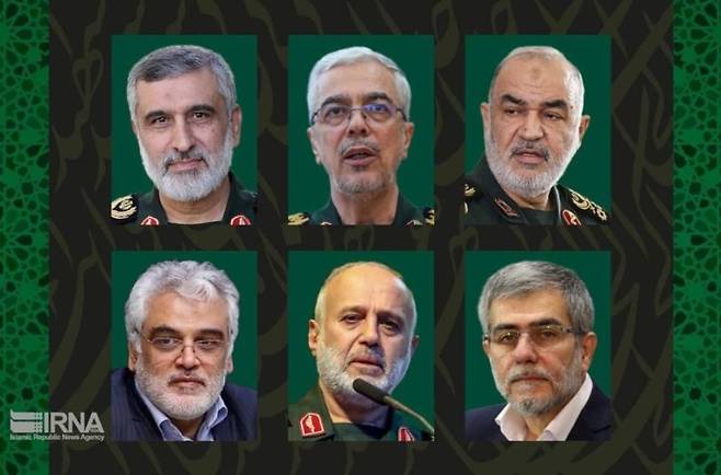 이란 IRNA 통신이 지난 13일 이스라엘의 공습으로 사망한 군 최고 지도부 6명의 사진과 이름을 모아 소개했다. 시계방향(왼쪽 위부터) 아미랄리 하지자데 혁명수비대 항공우주군 사령과, 모하마드 바케리 군참모총장, 호세인 살라미 혁명수비대 총사령관, 페레이둔 아바시(핵과학자), 골말리 라시드 소장, 모하마드-메디 테헤란치(핵과학자). IRNA·뉴시스