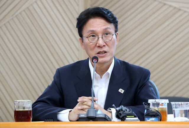 김민석 국무총리 후보자가 지난 20일 대구 수성구 대구디지털혁신진흥원에서 열린 \'인공지능 전환(AX) 연구거점 조성을 위한 경청 간담회\'에서 모두발언하고 있다. 연합뉴스