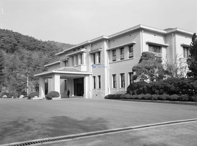 1966년 박정희 당시 대통령 임기 중 청와대의 옛 본관 모습. 국가기록원 제공