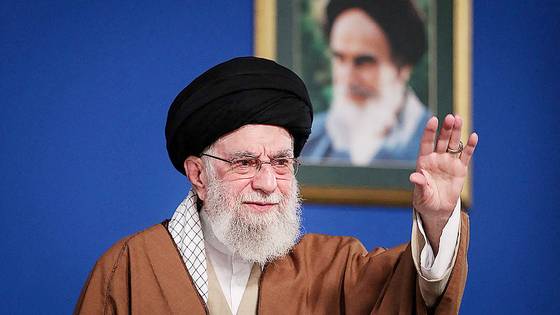 지난 3월 21일 이란 최고지도자 아야톨라 알리 하메네이가 테헤란에서 군중에게 연설하는 모습. AFP=연합뉴스