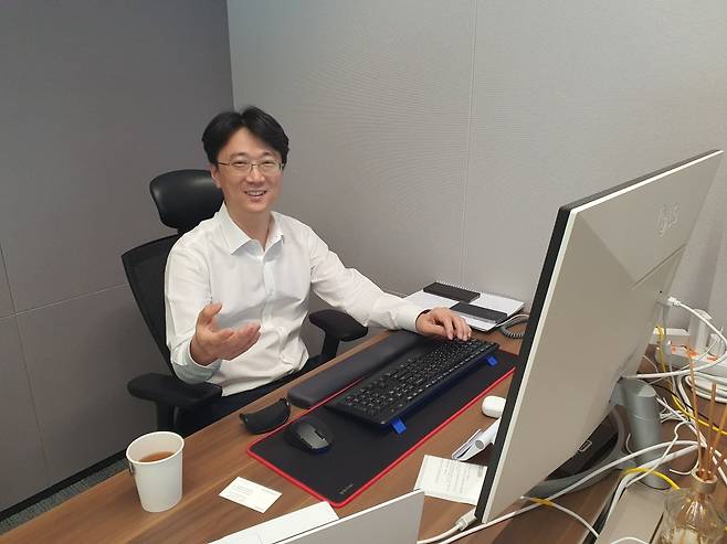 이학무 수석이 잠재적 투자 대상에 대한 딜 구조를 설명하고 있다. 윤현주 기자