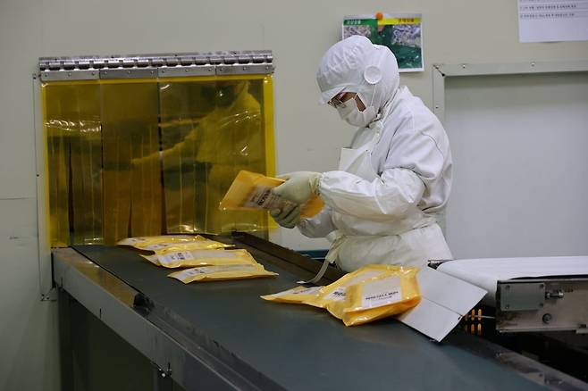 전북 임실 냉동채소업체 그린피아에서 쿠팡 PB상품 '곰곰'을 생산하는 모습. 사진=그린피아 제공