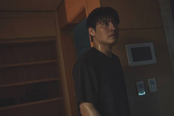 "Wall to Wall" starring Kang Ha-neul (Netflix)