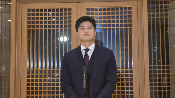 22일 인천 연수구 경원재 앰배서더 호텔에서 국민의힘 김용태 비상대책위원장이 유정복 인천시장과의 만찬을 마치고 백브리핑을 하고 있다. 장민재 기자