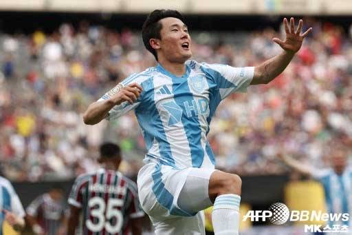 엄원상이 골을 터트린 뒤 환호하고 있다. 사진(美 이스트 러더포드)=ⓒAFPBBNews = News1